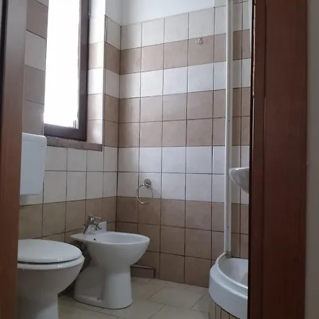 农家乐 La Madonnina 卡斯特罗维拉里